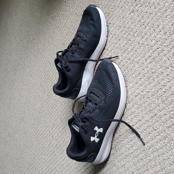 Under Armour Charged Pursuit sneakers